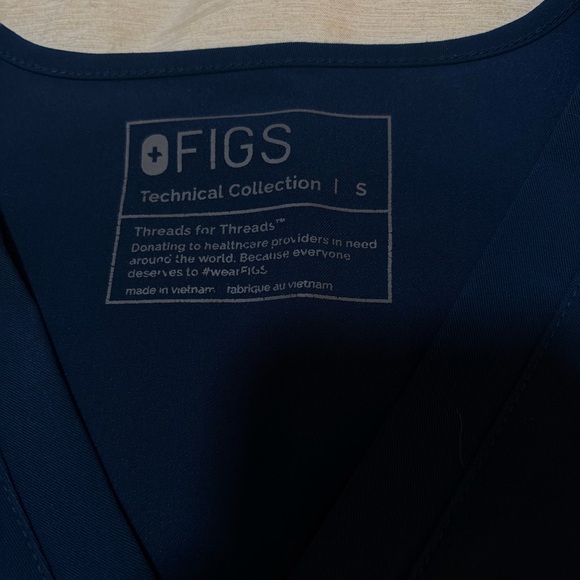 💙 Catarina One-Pocket Scrub Top - FIGS - Small - Deep Reef 💙 - Picture 2 of 2